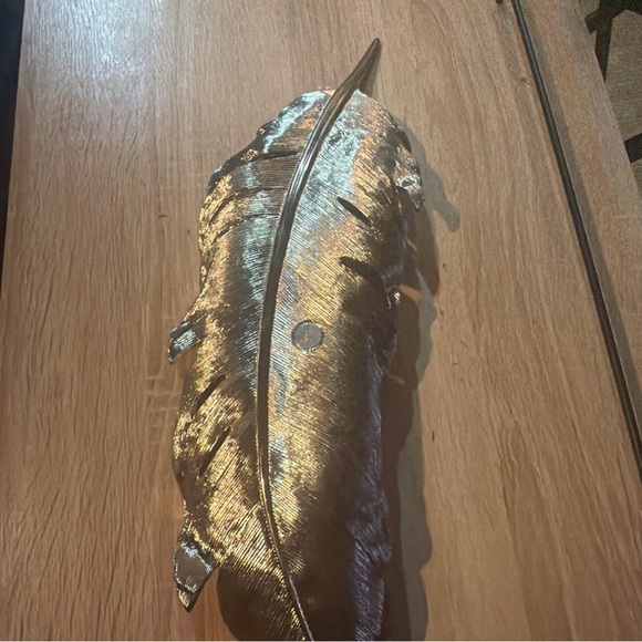 Luxurious‎ Metallic Feather Wall Decor - Picture 3 of 5